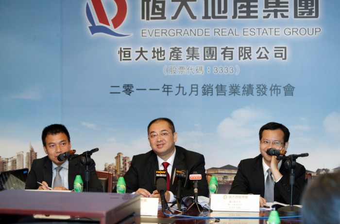 博士;  财务总监兼执行董事谢惠华先生;  副总裁兼执行董事赖立新先生